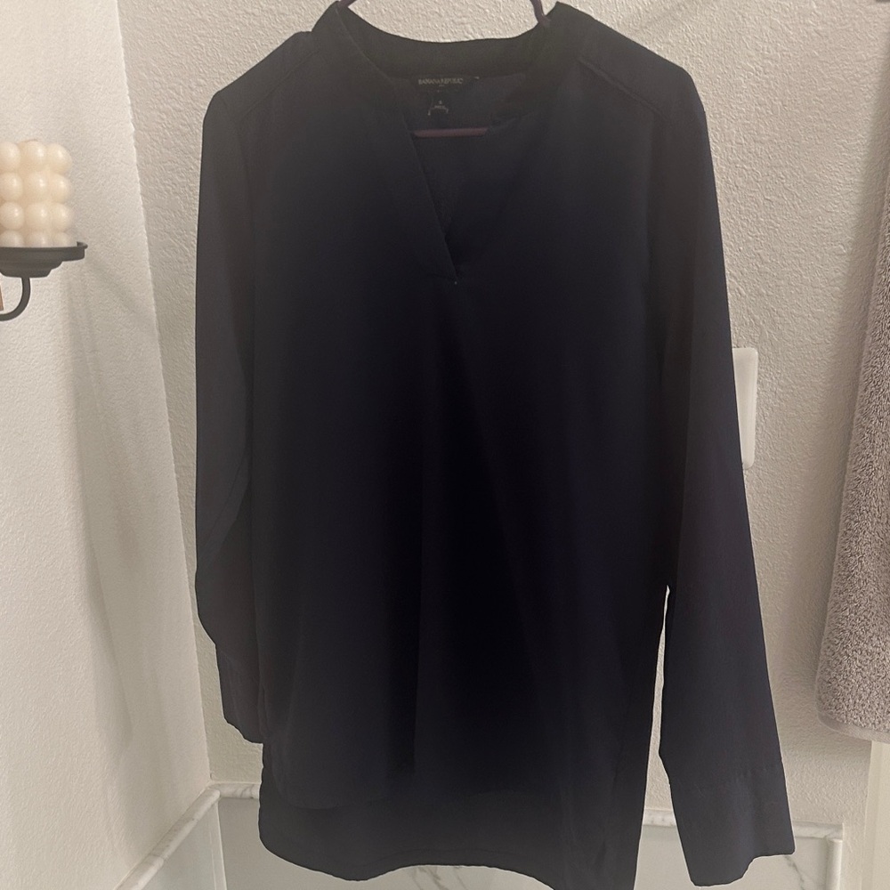 Women's navy Top with black collar